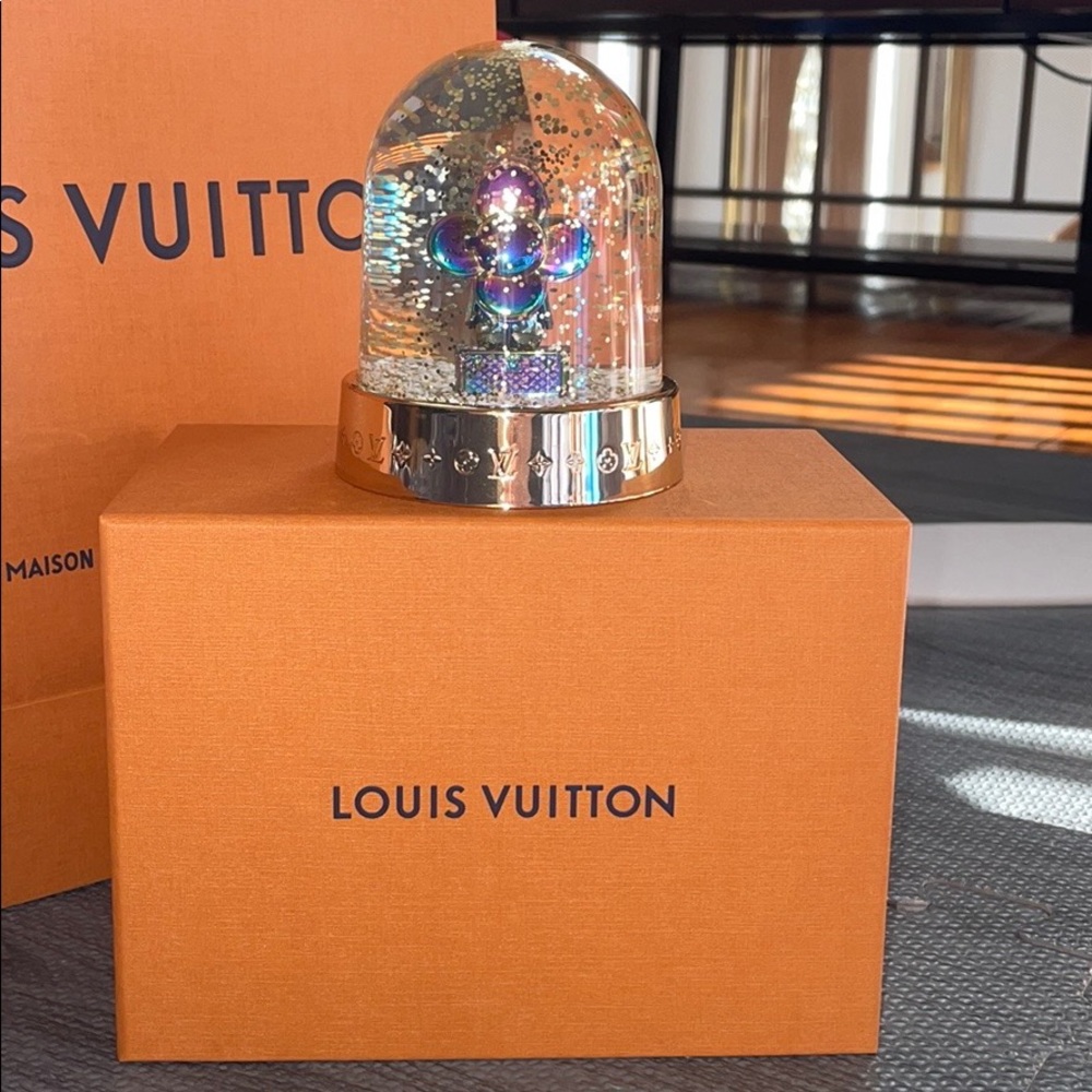 Louis Vuitton Snow Globe ❄️